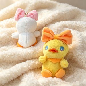 Mini Peluches Canard Jaune Mignon <span class=keywords><strong>en</strong></span> Forme de Nœud, Porte-clés, Pendentif de Sac, Jouet <span class=keywords><strong>en</strong></span> Peluche Doux et Moelleux, Breloque pour Sac à Main, Vente <span class=keywords><strong>en</strong></span> Gros - Product Image 1