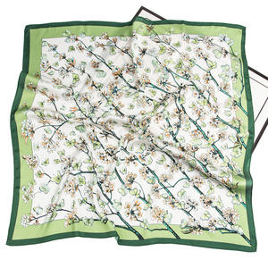 وشاح حريري مربع فاخر مطبوع رقمياً على الوجهين يحاكي الحرير الطبيعي للحقائب - Product Image 2