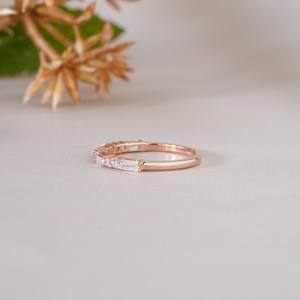 Bague élégante en or rose avec cristal baguette pour femmes, bague moderne en pierre pour mariage, fête, usage quotidien, cadeau - Product Image 5