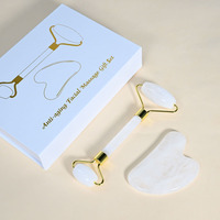 Masseur facial rafraîchissant en pierre pour le lifting et le décongestionnement, ensemble de rouleaux de jade en cristal blanc naturel et outils Gua Sha