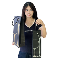 Vente en gros de sacs de vin double rouge blanc estampillés à chaud sacs de vin rouge en carton pour bouteilles de vin avec poignées