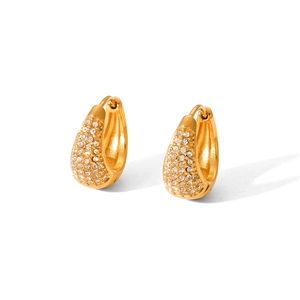 Pendientes de Aro Huggie Hipoalergénicos de Acero Inoxidable con Oro de 18K, Diamantes Blancos de Imitación y Estilo Punk para Chicas - ¡Venta Caliente! - Product Image 1