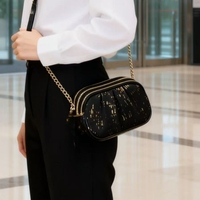 Mini sacs féminins en matériau liège cuir Conception fermeture éclair triple Sac bandoulière léger Chaîne épaule Logo customisé