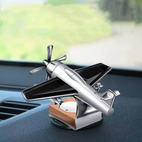 Mini désodorisant de parfum de voiture solide Placement de tableau de bord Diffuseur d'aromathérapie d'avion Parfum à énergie solaire pour l'intérieur de la voiture