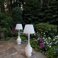 Lampadaire extérieur d'aménagement paysager de luxe étanche Lampadaire de jardin solaire à DEL de grande taille