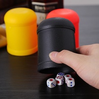 Gobelet à dés en mélamine avec double compartiment pour pièces de monnaie, design noir à côtés droits, agitateur manuel, 5 dés inclus - Accessoire de divertissement pour bars et KTV