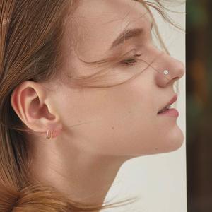 Piercing d'<span class=keywords><strong>oreille</strong></span> unisexe en titane G23 avec zircon, forme coupelle, à filetage interne, pour l'anniversaire, bijou de piercing pour l'<span class=keywords><strong>oreille</strong></span>. - Product Image 1
