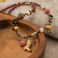 Nouveautés Collier pendentif en acier inoxydable en forme de botte, collier en pierre naturelle tendance, collier vintage de luxe pour femmes