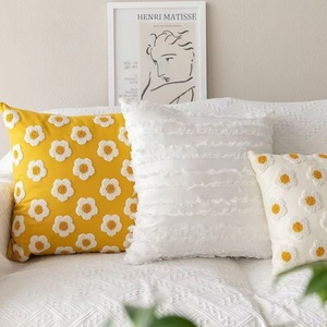 Housse de coussin brodée style Ins, motif petite marguerite carrée, pour dossier de canapé de salon, coussin lombaire, coussin de chevet de chambre - Product Image 3
