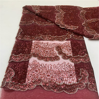 Tissu brodé de fleurs perlées pour robes de mariée et robes de soirée