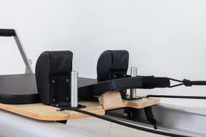 Reformer Pilates Pieghevole con Base in Alluminio, Macchina per Pilates per Cliniche di Fisioterapia - Product Image 6