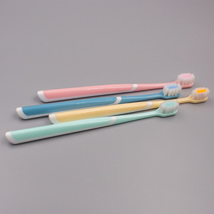 Cepillo de dientes de cabeza pequeña con cerdas suaves de 19,1 cm para adultos, limpieza manual y blanqueamiento - Product Image 3
