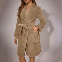 Peignoir en flanelle douce en gros, confortable pour la maison, à manches longues, col kimono, pour usage domestique, hôtelier, spa, avec logo personnalisé
