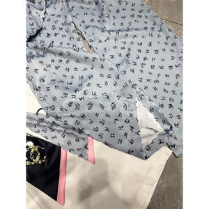 Meilleure vente Ensembles de marque imprimés personnalisés pour femmes décontractés d'été t-shirt et short avec tour de cou en soie ensemble de trois pièces de luxe pour femmes - Product Image 5