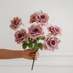 Bouquet de roses en soie, 7 têtes, couleur cappuccino, fleurs artificielles, décoration de mariage, décoration de la maison, style moderne - Product Image 2