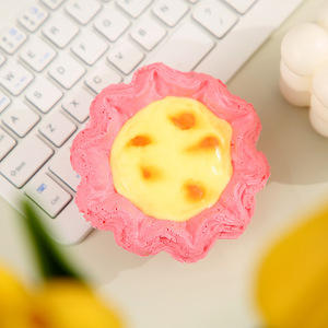Jouet de décompression en mousse PU à rebond lent, en forme de tarte aux œufs, avec logo personnalisé, vente en gros du fabricant - Product Image 5