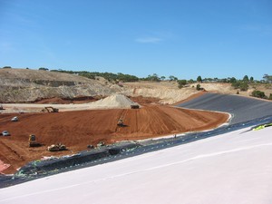 Revêtement d'argile géosynthétique de bentonite de prix usine GCL imperméable pour la décharge de sous-sol - Product Image 5