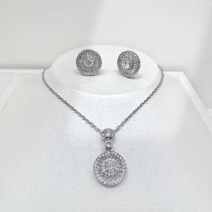 Ensemble collier et boucles d'oreilles en argent 925 avec diamants et zirconias taille brillant rond, bijoux de luxe pour mariage, pour femmes - Product Image 1