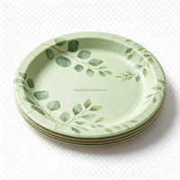 Assiettes en papier vert sauge en gros pour mariages, fêtes prénuptiales et réceptions en plein air