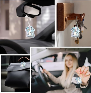 Llavero Acrílico Ecológico Personalizado de Doble Cara con Holograma Transparente, Ligero, Impermeable y con Diseño de Letras a la Moda - Product Image 5