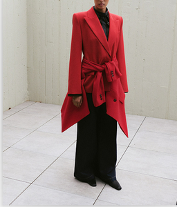 Blazer Rojo Vibrante de Doble Botonadura para Mujer con Solapa de Pico, Bolsillos con Solapa y Silueta Entallada – Perfecto para Eventos Formales - Product Image 5