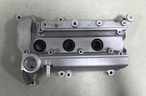 OE # 11201-87Z07 #   Culasse de moteur neuve, couvercle supérieur de soupape de câble, 07-13Y - Product Image 3