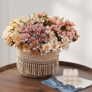 Bouquet de chrysanthèmes artificiels et mini-tournesols de style français, arrangement floral artificiel pour centre de table d'hôtel - Product Image 1
