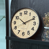 Jam dinding logam sederhana desain baru 2025 jam dinding angka 3D hitam senyap Modern kustom bulat dengan kalender hari