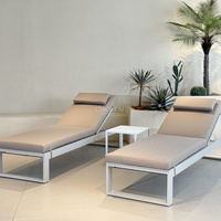 Chaise longue de piscine avec coussin, appui-tête et dossier réglable pour terrasse extérieure