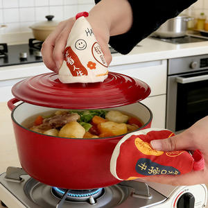 Tapa de olla aislante de algodón con diseño de Año Nuevo, guante triangular resistente al calor para uso en la cocina, 9x12cm, hecho en Shandong - Product Image 5