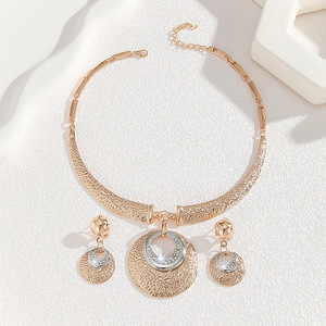 European American Hot Sale Gold Zinc Alloy Inlaid White Rhinestone Double-Ring Heart-Shaped Wedding Necklace Earrings Set Women - Product Image 3