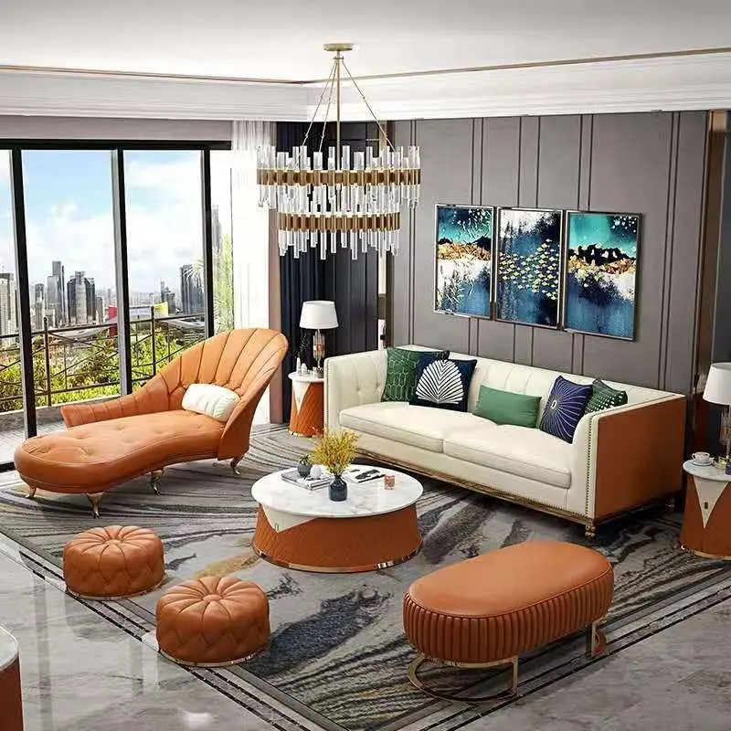 Mobiliário de luxo, sala de estar, sofá de couro real, poltrona de aço dourado, com mesa de café e mesa lateral, design moderno