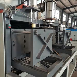 Machine de soufflage par extrusion semi-automatique pour la fabrication de bidons en HDPE, pour la production de bidons de 5L, 10L, <span class=keywords><strong>20L</strong></span> - Product Image 1