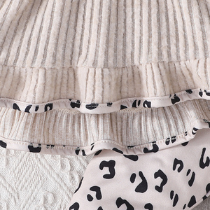 ชุดเซ็ตสองชิ้นสำหรับเด็กผู้หญิง ลายยิ้ม เสื้อแขนยาวและกางเกงลำลอง สำหรับกิจกรรมกลางแจ้งและพักผ่อน - Product Image 4