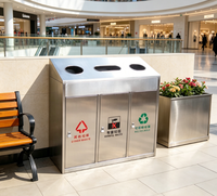 Moderner Großer Dreifach-Abfalleimer aus Edelstahl 3-Stream-Recyclingstation für Gewerbe, Einkaufszentren und Bürodekoration