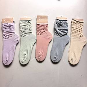 <span class=keywords><strong>Lot</strong></span> de chaussettes en liquidation, stock d'usine, assortiment mixte, chaussettes mi-mollet pour femmes à bord souple, empilables, prix abordable pour l'Afrique et l'Arabie Saoudite - Product Image 1