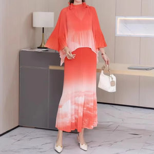 Conjunto de dos piezas informal de verano <span class=keywords><strong>para</strong></span> <span class=keywords><strong>mujer</strong></span> de alta calidad Miyake plisado bordado <span class=keywords><strong>Terno</strong></span> Falda larga plisada tejida de poliéster suelta - Product Image 3