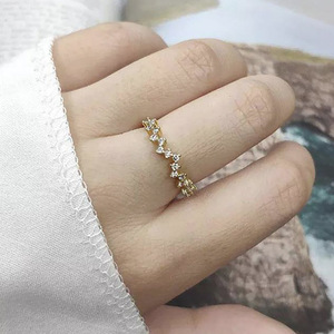 Anello Impilabile con Pavé di Stelle per Donne, Gioiello da Dito Scintillante e Romantico - Product Image 2