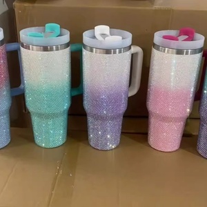 Vaso Térmico de Acero Inoxidable con Aislamiento al Vacío, con Asa y Tapa, de 40oz, con Diseño de Diamantes de Imitación - Product Image 6