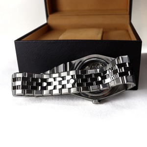 นาฬิกาข้อมือหรูสำหรับผู้ชาย OEM ODM กันน้ำ 5 บาร์ ตัวเรือนสแตนเลสสตีล NH35 ระบบอัตโนมัติเต็มรูปแบบ - Product Image 5