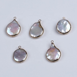 Perla Natural de agua dulce chapada en oro, Perla suelta en forma de moneda con cola - Product Image 1