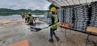 Système solaire flottant pour lac océan énergie solaire HDPE ponton flottant maison lac flotteur système d'énergie solaire