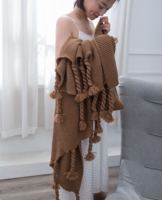 Couverture en tricot doux 100% acrylique 650g avec pompons, style crochet, pour printemps et automne – Couverture décorative pour la maison à prix réduit