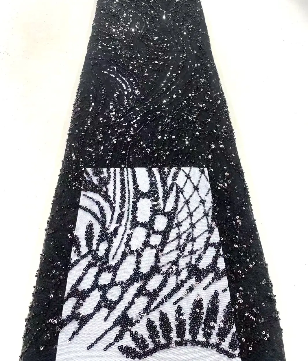 Neueste gut verkaufte Pailletten Spitze mit Großhandels preis exquisite bunte Pailletten Spitze für Hochzeits fest Nigeria Typ Frauen Kleid