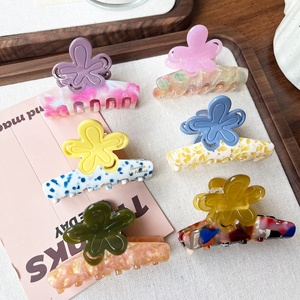 Vente en gros de pinces à <span class=keywords><strong>cheveux</strong></span> en acétate 3D à fleurs, colorées, élégantes, géométriques, 6 cm, aspect haut de gamme, pour femmes, personnalisation possible - Product Image 2