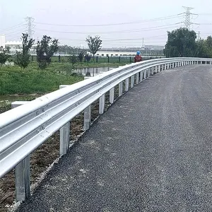 Trafik güvenliği yol bariyeri koruma rayı paslanmaz çelik Metal çarpma bariyeri otoban korkuluğu