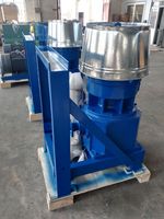 Broyeur à granulés PTO modèle 400 TOPS, entraîné par tracteur, haute productivité, capacité 350-1100 kg/h, puissance 55 ch, diamètre des granulés 2,5-10 mm, engrenage