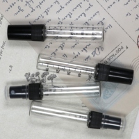 Botol parfum kaca Mini 2ml 3ml botol semprot kabut halus kosong putih hitam bening kemasan botol parfum isi ulang dengan skala