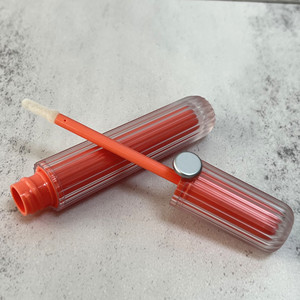 Tubo de Brillo Labial Cuadrado Vacío al por Mayor con Tapa Abatible de 2ml, Envase Cosmético Personalizado con Logotipo de ABS/PETG/AS - Product Image 4