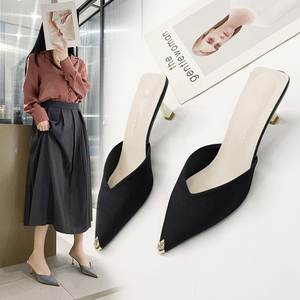 Lussuosa intersuola in pelle di pecora foderata in PVC per la casa pantofole con motivo Fuzzy cattivo coniglietto per le donne - Product Image 4